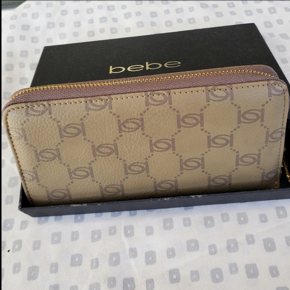 Bebe Logo Alexis NWT Monogram Taupe Brown Zip Around PU Leather Wallet - Picture 9 of 11